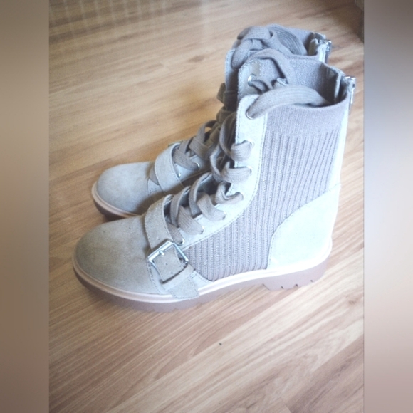 DV by Dolce Vita Shoes - Dolce Vita DV8 Tan Boots size 6